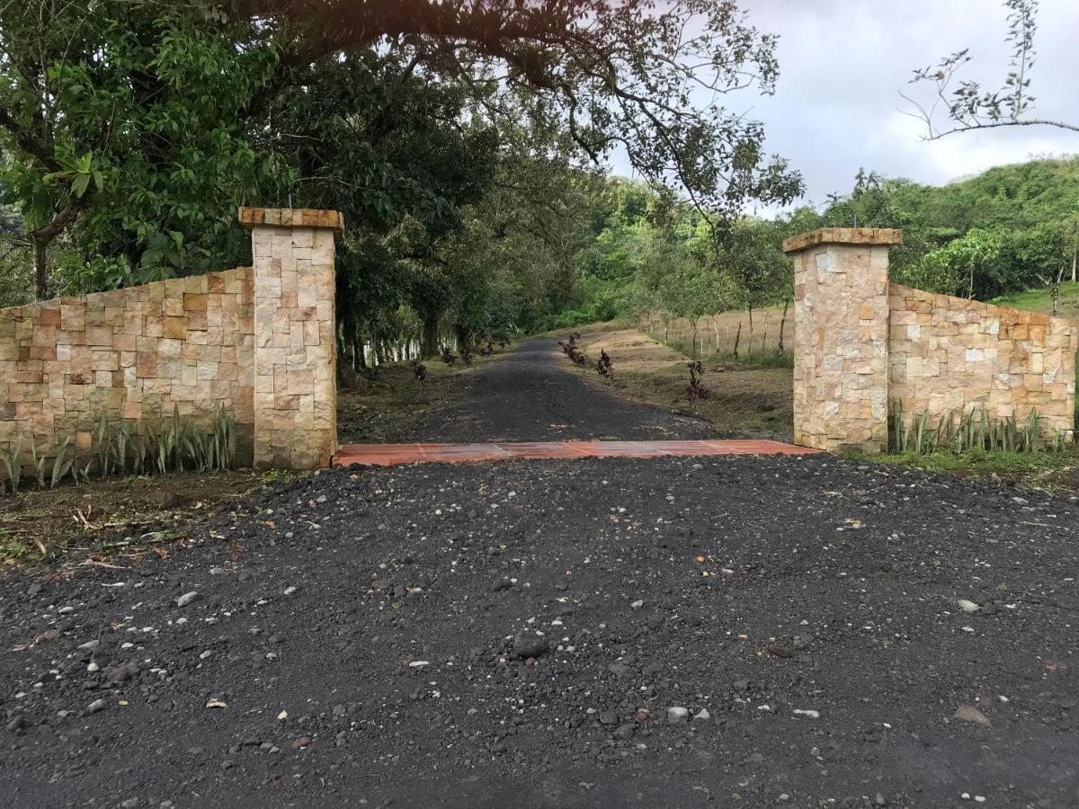Arenal Roca Suites La Fortuna Bilik gambar